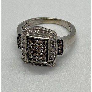 10K WHITE GOLD  DIAMOND & TOURMALINE RING SIZE 4.5